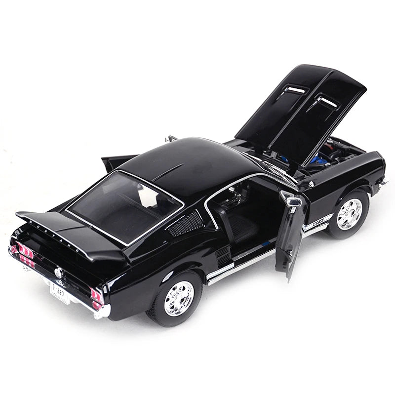 Maisto 1:18 1967 Ford Mustang GTA Fastback Sports Car Diecast Model