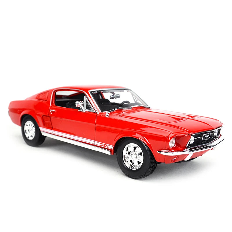 Maisto 1:18 1967 Ford Mustang GTA Fastback Sports Car Diecast Model