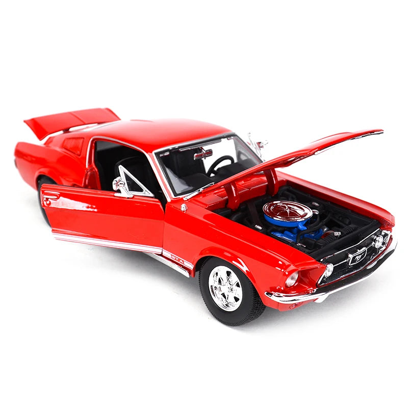 Maisto 1:18 1967 Ford Mustang GTA Fastback Sports Car Diecast Model