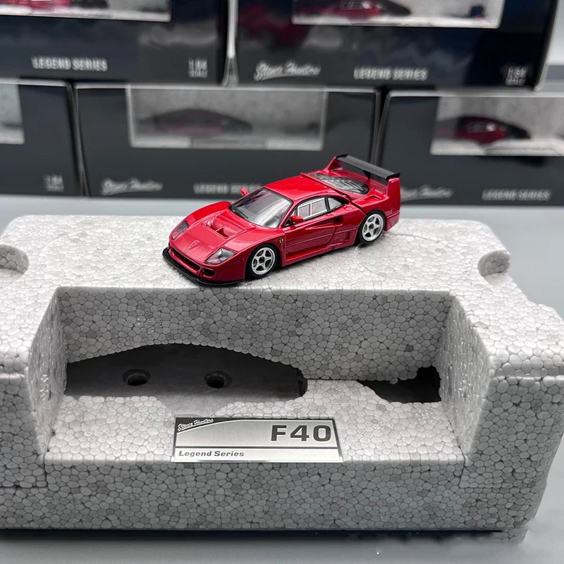 1:64 F40 LM Opened Hood Diecast Model