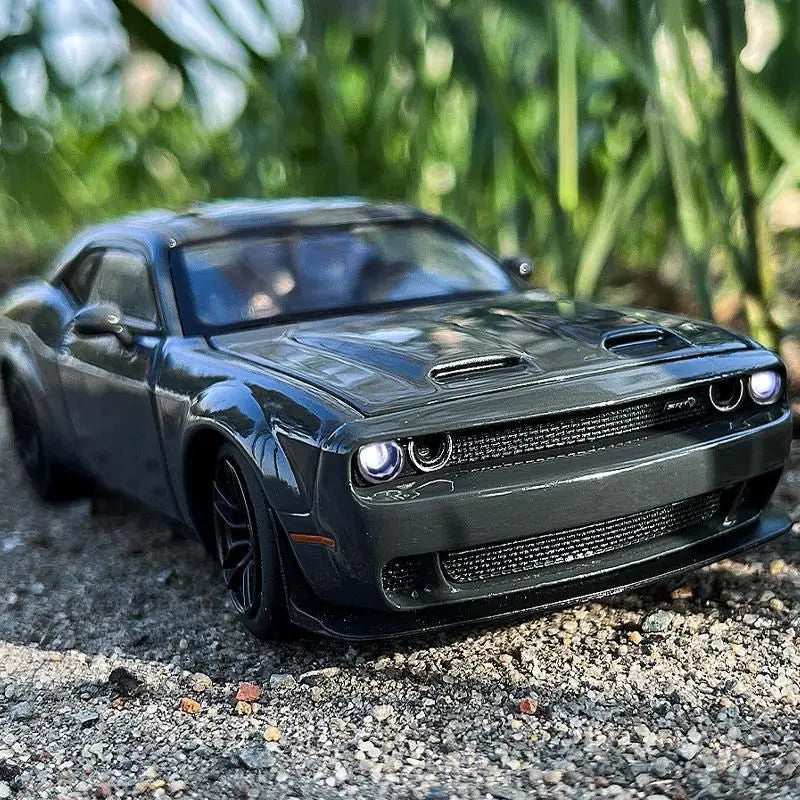 1:32 Dodge Challenger SRT Diecast Model