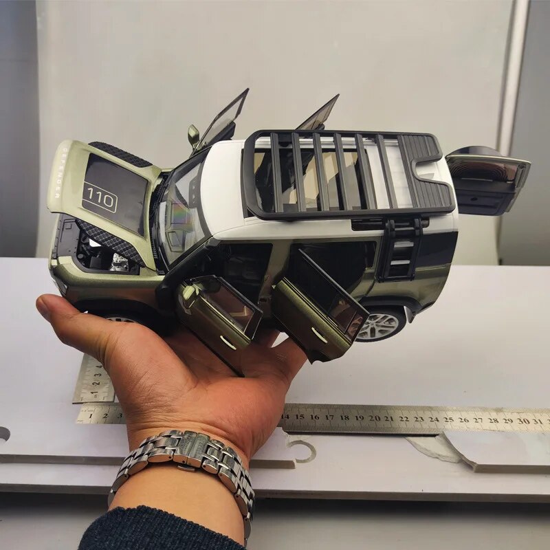 Big Size 1/18 Land Rover Defender Diecast Model