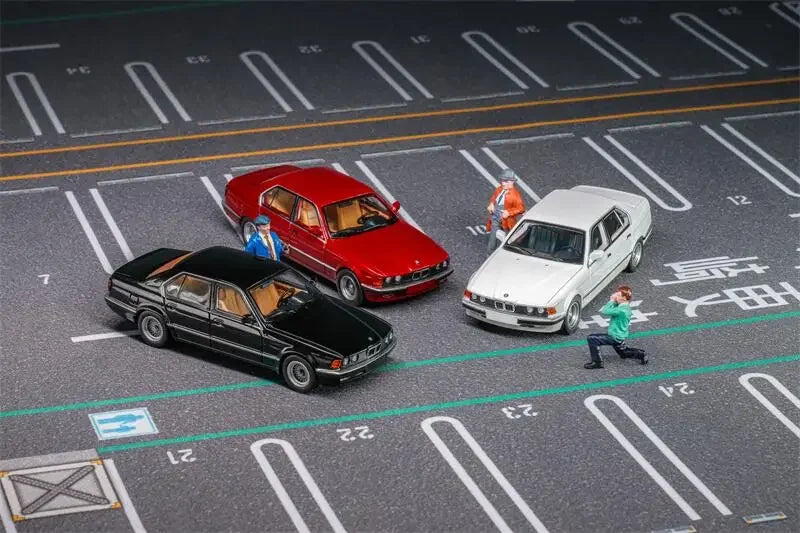DCM 1:64 E32 7-Series Sedan limited500 Diecast Model Car