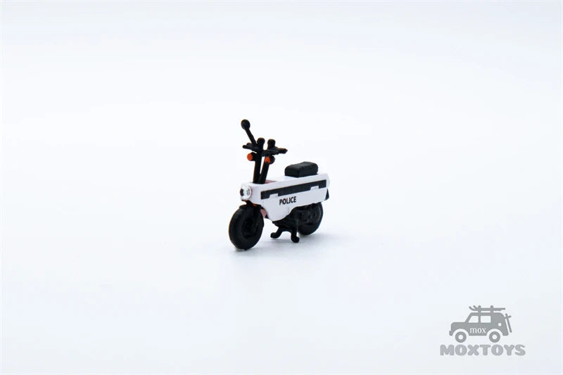 MoreArt 1:64 Traffic Policewoman Figure