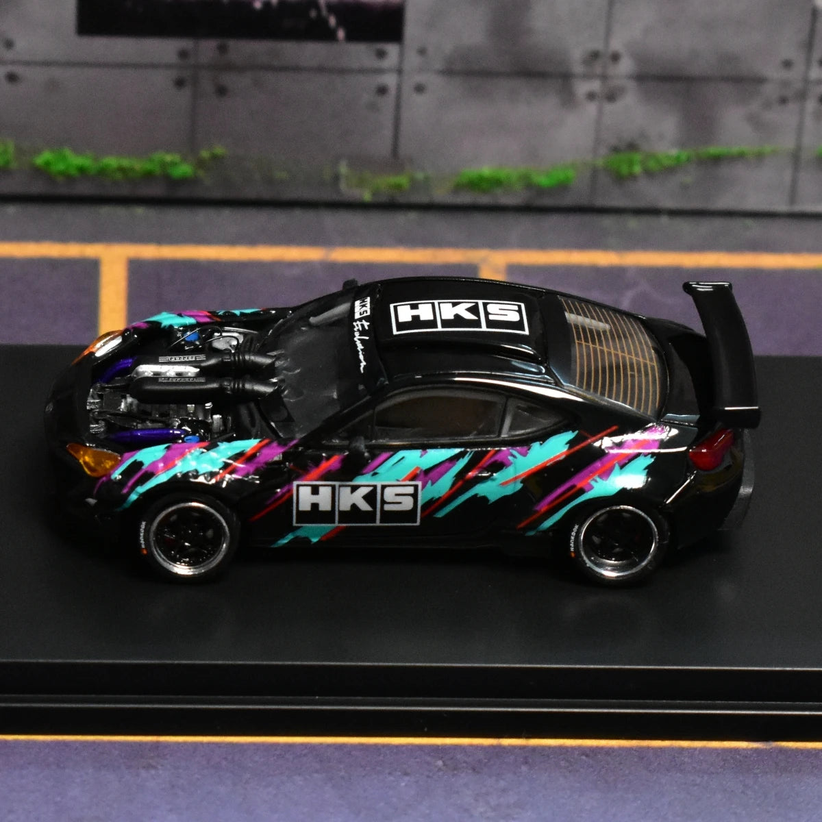 DCM 1:64 86+458 GT Gulf HKS Diecast Model Car