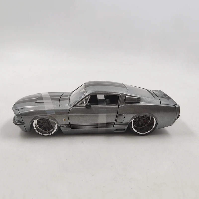 JADA 1:24 Scale Ford Mustang Shelby GT500 Diecast Model