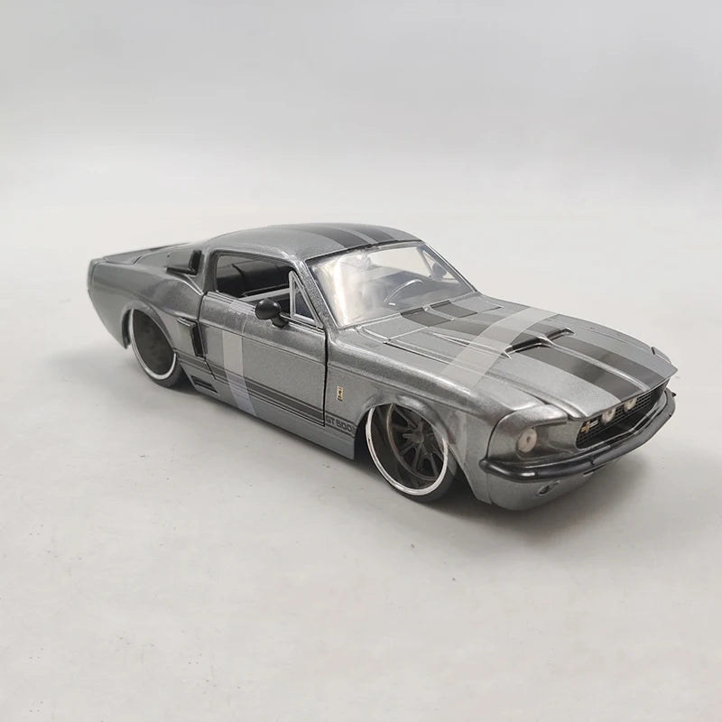 JADA 1:24 Scale Ford Mustang Shelby GT500 Diecast Model