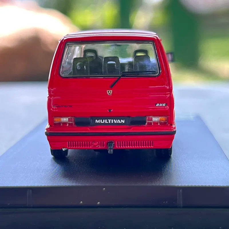 Master 1:64 1985 B32 T3 Jointly Diecast Model Car