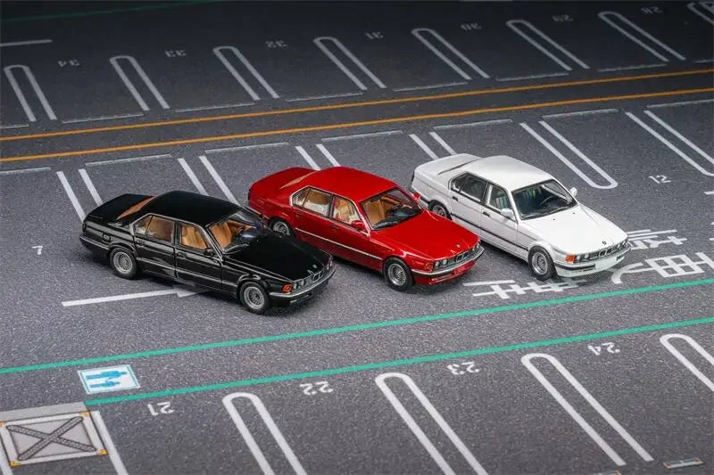 DCM 1:64 E32 7-Series Sedan limited500 Diecast Model Car