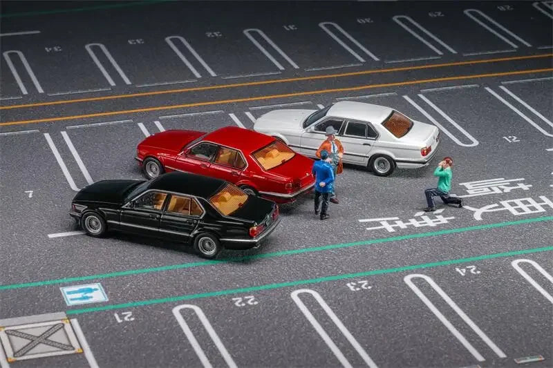 DCM 1:64 E32 7-Series Sedan limited500 Diecast Model Car