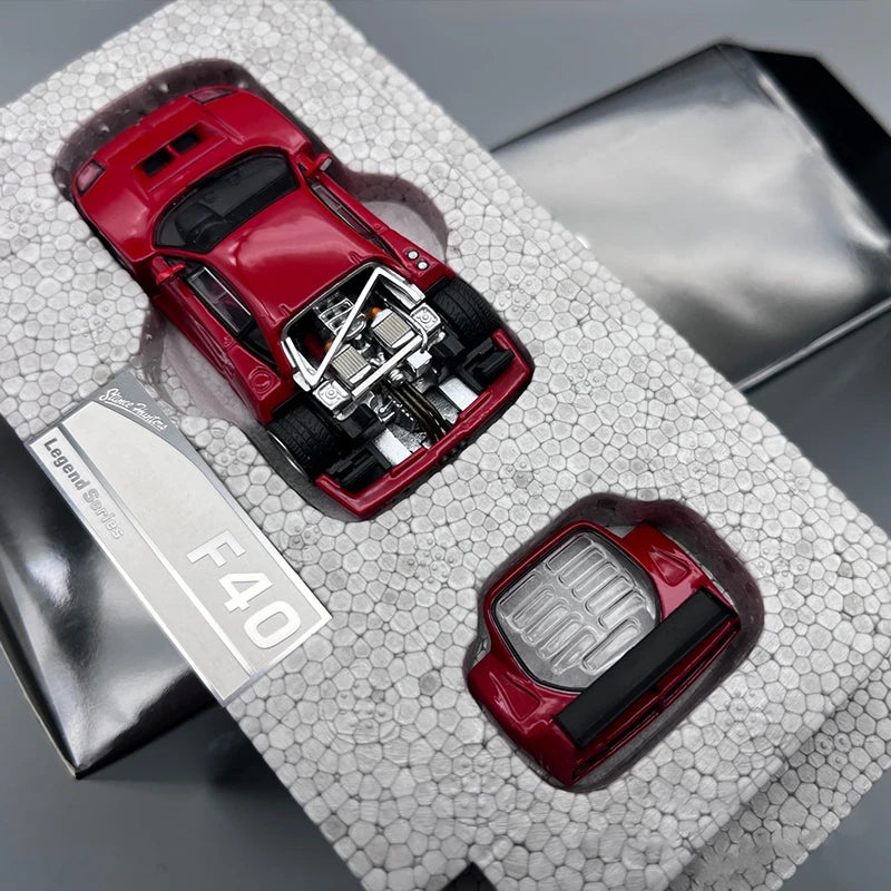 1:64 F40 LM Opened Hood Diecast Model