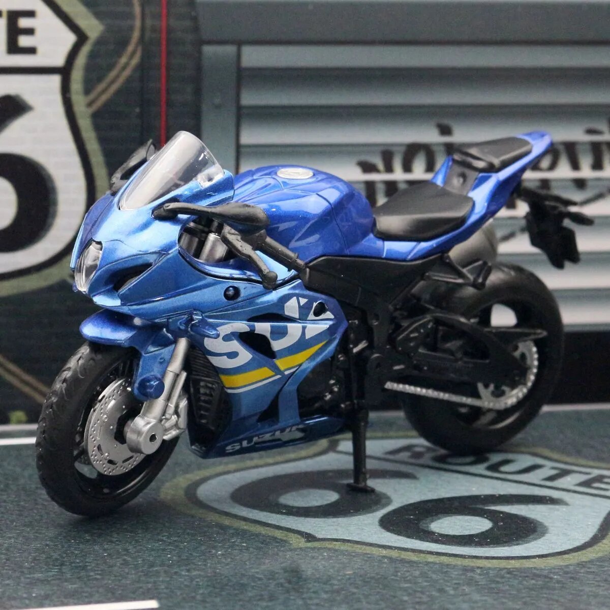 1/18 Suzuki GSX-R1000 Motorcycle Model