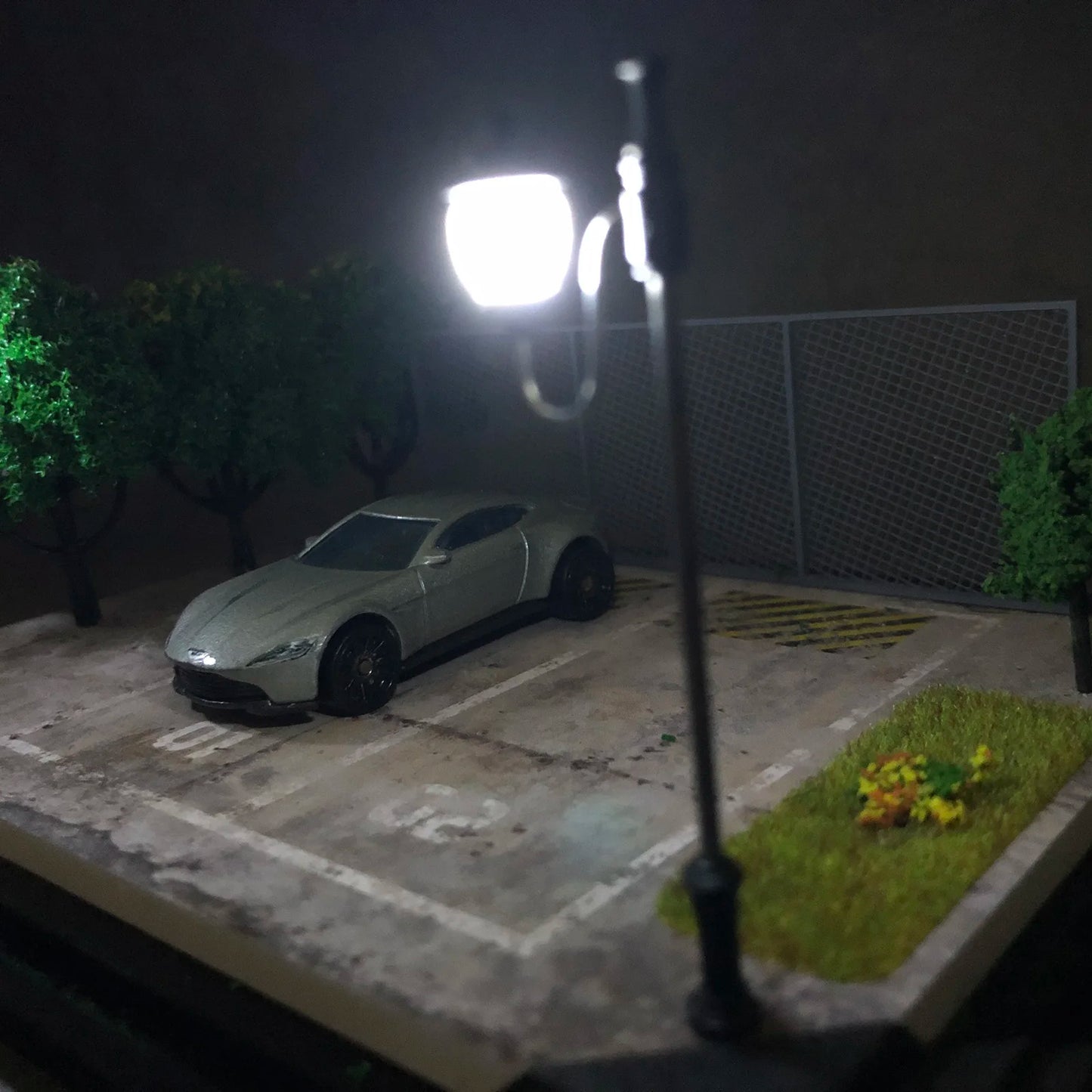 Diorama 1/64 LED Lighting Garage For Model Car Parking Station Vehicle Collection Display