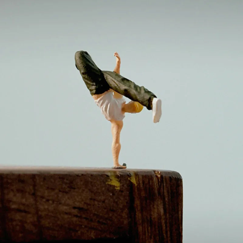 1/64 Hip-hop Boy Resin Figure Miniature Model